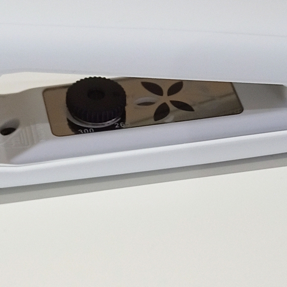 NWOT 🌺 Avanti Titanium Flat Iron Floating Plates 1" 450°F White - Picture 8 of 16